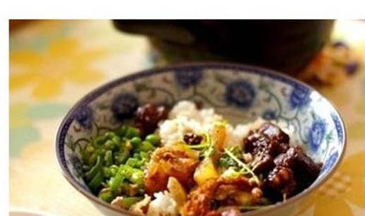狗狗為什么會舔自己毛呢